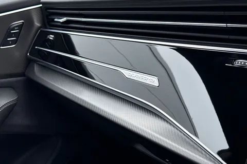 56 of 62 for Audi RS Q8 SUV 600 PS tiptronic