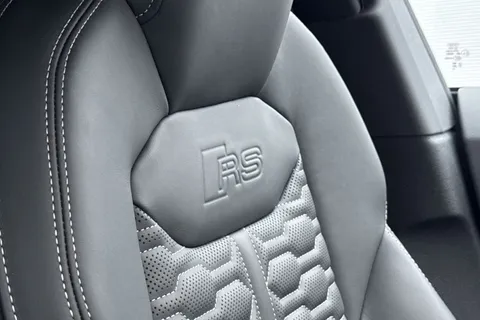 57 of 62 for Audi RS Q8 SUV 600 PS tiptronic