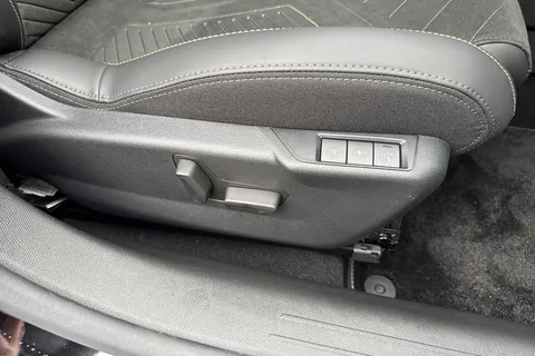 DC75OBE PEUGEOT 208 1.2 HYBRID GT Premium e-DSC6 Euro 6 (s/s) 5dr Thumbnail #38