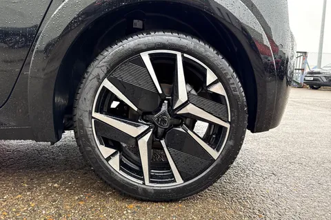 DG75FAM PEUGEOT 208 1.2 HYBRID GT Premium e-DSC6 Euro 6 (s/s) 5dr Thumbnail #13