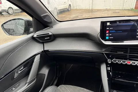 DG75FAM PEUGEOT 208 1.2 HYBRID GT Premium e-DSC6 Euro 6 (s/s) 5dr Thumbnail #20