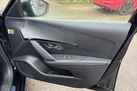 DG75FAM PEUGEOT 208 1.2 HYBRID GT Premium e-DSC6 Euro 6 (s/s) 5dr Thumbnail #21