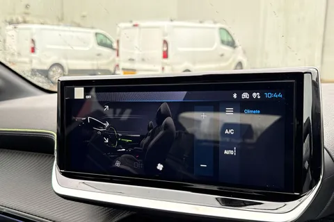 DG75FAM PEUGEOT 208 1.2 HYBRID GT Premium e-DSC6 Euro 6 (s/s) 5dr Thumbnail #22