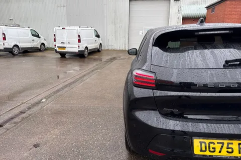 DG75FAM PEUGEOT 208 1.2 HYBRID GT Premium e-DSC6 Euro 6 (s/s) 5dr Thumbnail #31