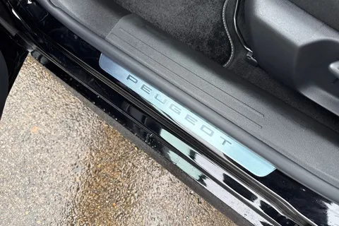 DG75FAM PEUGEOT 208 1.2 HYBRID GT Premium e-DSC6 Euro 6 (s/s) 5dr Thumbnail #37