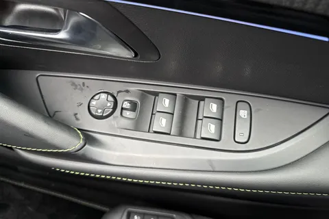 DG75FAM PEUGEOT 208 1.2 HYBRID GT Premium e-DSC6 Euro 6 (s/s) 5dr Thumbnail #42