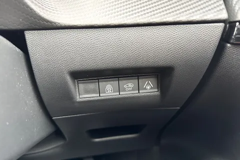 DG75FAM PEUGEOT 208 1.2 HYBRID GT Premium e-DSC6 Euro 6 (s/s) 5dr Thumbnail #43