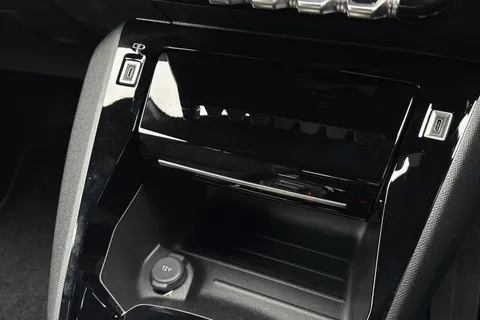 DG75FAM PEUGEOT 208 1.2 HYBRID GT Premium e-DSC6 Euro 6 (s/s) 5dr Thumbnail #55