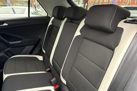 19 of 54 for Volkswagen T-Roc 1.5 TSI EVO SEL DSG Euro 6 (s/s) 5dr