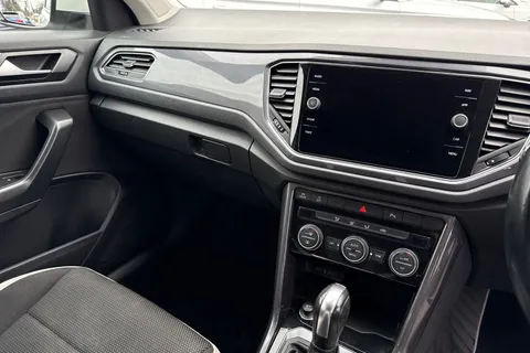 20 of 54 for Volkswagen T-Roc 1.5 TSI EVO SEL DSG Euro 6 (s/s) 5dr