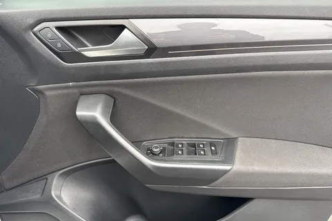 21 of 54 for Volkswagen T-Roc 1.5 TSI EVO SEL DSG Euro 6 (s/s) 5dr