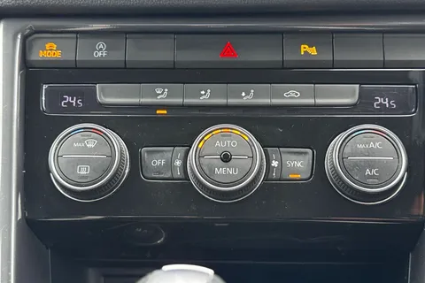 22 of 54 for Volkswagen T-Roc 1.5 TSI EVO SEL DSG Euro 6 (s/s) 5dr