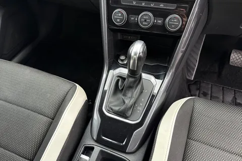 23 of 54 for Volkswagen T-Roc 1.5 TSI EVO SEL DSG Euro 6 (s/s) 5dr