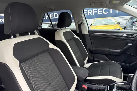 24 of 54 for Volkswagen T-Roc 1.5 TSI EVO SEL DSG Euro 6 (s/s) 5dr