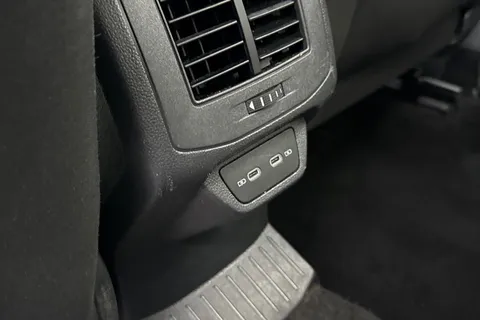 28 of 54 for Volkswagen T-Roc 1.5 TSI EVO SEL DSG Euro 6 (s/s) 5dr