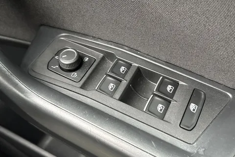 34 of 54 for Volkswagen T-Roc 1.5 TSI EVO SEL DSG Euro 6 (s/s) 5dr