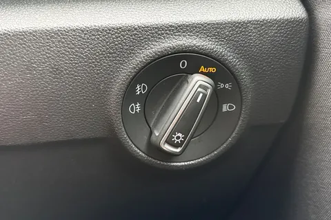 35 of 54 for Volkswagen T-Roc 1.5 TSI EVO SEL DSG Euro 6 (s/s) 5dr