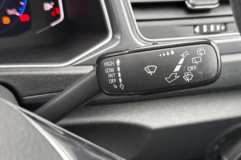 36 of 54 for Volkswagen T-Roc 1.5 TSI EVO SEL DSG Euro 6 (s/s) 5dr