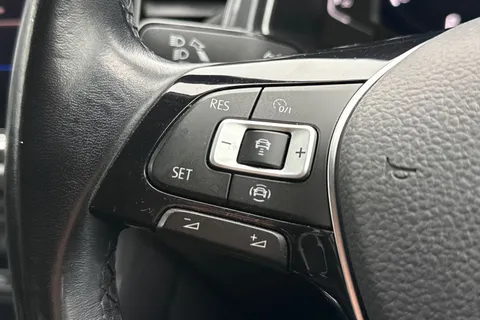 38 of 54 for Volkswagen T-Roc 1.5 TSI EVO SEL DSG Euro 6 (s/s) 5dr