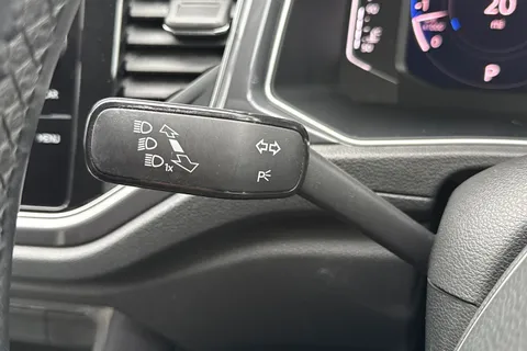 39 of 54 for Volkswagen T-Roc 1.5 TSI EVO SEL DSG Euro 6 (s/s) 5dr