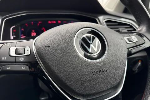 40 of 54 for Volkswagen T-Roc 1.5 TSI EVO SEL DSG Euro 6 (s/s) 5dr