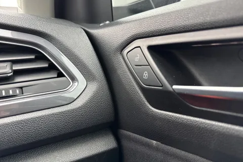 48 of 54 for Volkswagen T-Roc 1.5 TSI EVO SEL DSG Euro 6 (s/s) 5dr