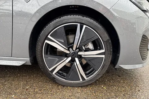 9 of 66 for PEUGEOT 308 1.2 HYBRID GT e-DSC6 Euro 6 (s/s) 5dr