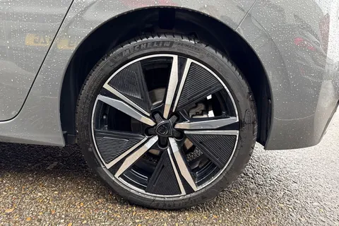 11 of 66 for PEUGEOT 308 1.2 HYBRID GT e-DSC6 Euro 6 (s/s) 5dr