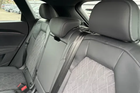 DH75CZD Audi Q5 SUV Edition 1 TDI quattro 204 PS S tronic Thumbnail #19