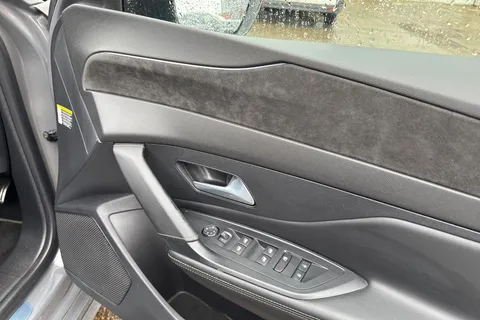 20 of 66 for PEUGEOT 308 1.2 HYBRID GT e-DSC6 Euro 6 (s/s) 5dr