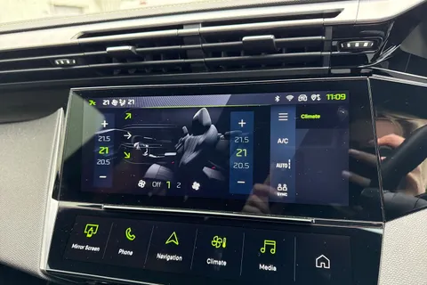 21 of 66 for PEUGEOT 308 1.2 HYBRID GT e-DSC6 Euro 6 (s/s) 5dr