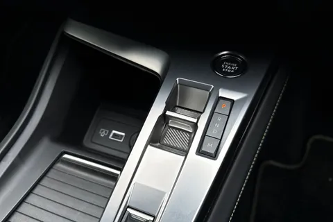 22 of 66 for PEUGEOT 308 1.2 HYBRID GT e-DSC6 Euro 6 (s/s) 5dr