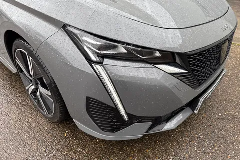 24 of 66 for PEUGEOT 308 1.2 HYBRID GT e-DSC6 Euro 6 (s/s) 5dr