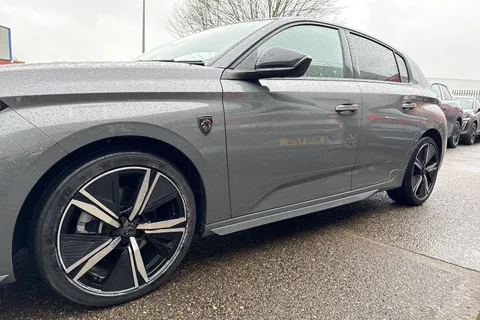 27 of 66 for PEUGEOT 308 1.2 HYBRID GT e-DSC6 Euro 6 (s/s) 5dr