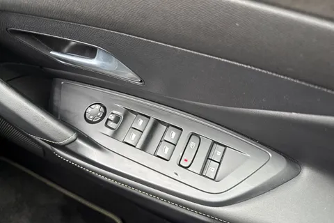 40 of 66 for PEUGEOT 308 1.2 HYBRID GT e-DSC6 Euro 6 (s/s) 5dr