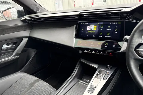 41 of 66 for PEUGEOT 308 1.2 HYBRID GT e-DSC6 Euro 6 (s/s) 5dr