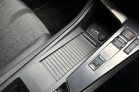 56 of 66 for PEUGEOT 308 1.2 HYBRID GT e-DSC6 Euro 6 (s/s) 5dr