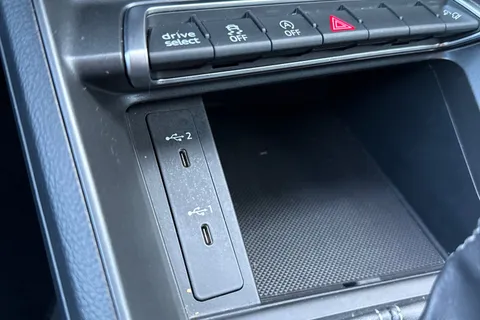 YC22HTZ Audi Q3 35 TFSI S Line 5dr S Tronic Thumbnail #44