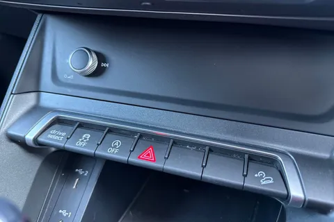 YC22HTZ Audi Q3 35 TFSI S Line 5dr S Tronic Thumbnail #48