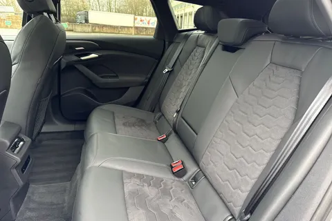 KW74VJY Audi A6 E-Tron Avant Avant Edition 1 e-tron performance  270,00 kW Thumbnail #20