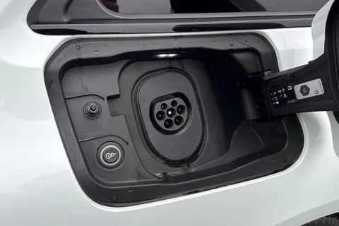 KW74VJY Audi A6 E-Tron Avant Avant Edition 1 e-tron performance  270,00 kW Thumbnail #33