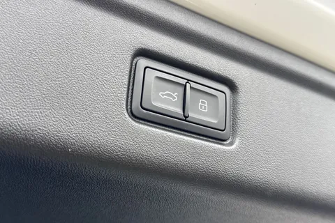 KW74VJY Audi A6 E-Tron Avant Avant Edition 1 e-tron performance  270,00 kW Thumbnail #40