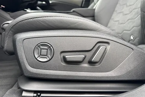 KW74VJY Audi A6 E-Tron Avant Avant Edition 1 e-tron performance  270,00 kW Thumbnail #43