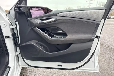 KW74VJY Audi A6 E-Tron Avant Avant Edition 1 e-tron performance  270,00 kW Thumbnail #46