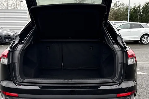 WD22LXH Audi Q4 e-tron Q4 Sportback S line 35 e-tron 125,00 kW Thumbnail #8