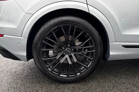 11 of 67 for Audi Q8 SUV Black Edition 50 TDI quattro 286 PS tiptronic