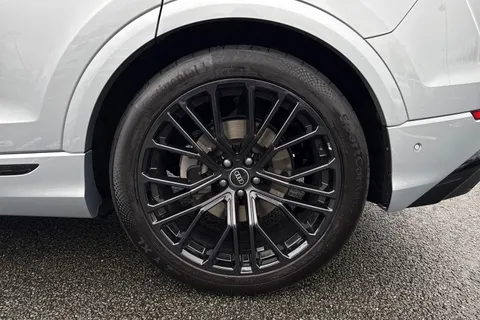 12 of 67 for Audi Q8 SUV Black Edition 50 TDI quattro 286 PS tiptronic