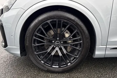 13 of 67 for Audi Q8 SUV Black Edition 50 TDI quattro 286 PS tiptronic