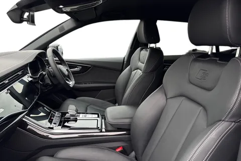 16 of 67 for Audi Q8 SUV Black Edition 50 TDI quattro 286 PS tiptronic