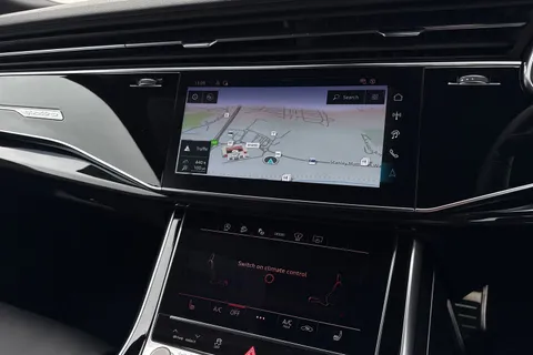 17 of 67 for Audi Q8 SUV Black Edition 50 TDI quattro 286 PS tiptronic